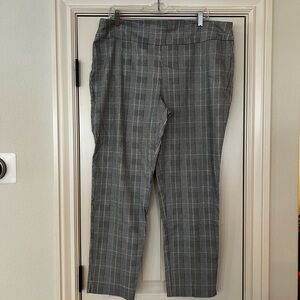 Counterparts black/white glen plaid ankle pants. Size XL. EUC.